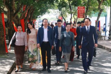ĐOÀN ĐẠI BIỂU ỦY BAN VĂN HÓA – XÃ HỘI CỦA QUỐC HỘI NƯỚC CỘNG HÒA DÂN CHỦ NHÂN DÂN LÀO ĐẾN THĂM VÀ LÀM VIỆC TẠI TRƯỜNG HỮU NGHỊ T78
