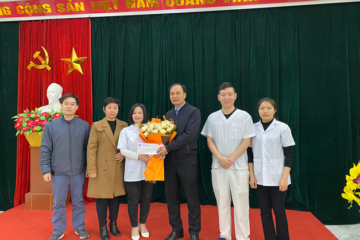 Lãnh đạo trường thăm và chúc mừng các cán bộ y tế nhân Ngày Thầy thuốc Việt Nam 27/2