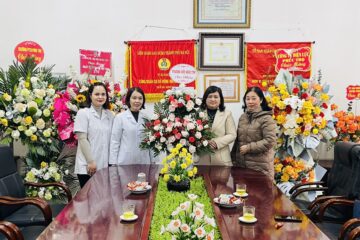 Lãnh đạo trường Hữu Nghị T78 thăm, chúc mừng  cán bộ y tế nhân ngày Thầy thuốc Việt Nam