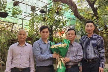 Ngọn lửa tri ân thắp sáng mùa hiến chương – Lãnh đạo trường Hữu Nghị T78 thăm và chúc mừng các thầy cô cựu giáo viên nhà trường qua các thời kỳ